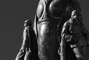 statue, soldati, monumento, elmi, bianconero, elmetti, grigio, scultura, divise, guerra, uniformi, cerchi, profili, sculture, militari, scudo, due